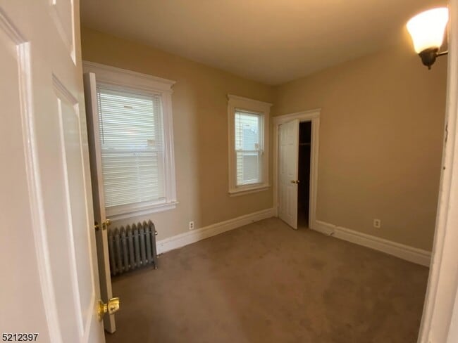 Building Photo - 48 Hazelwood Ave