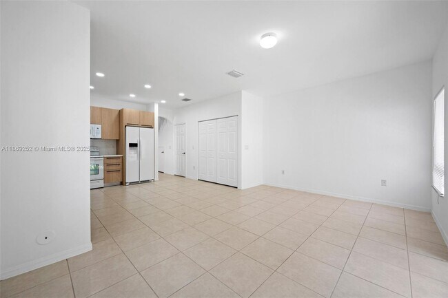 Building Photo - 3019 NW 30th Ave