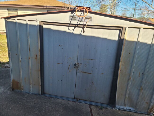 Building Photo - QUESTIONS PLEASE CONTACT LANCE GARNER 501-912-6020