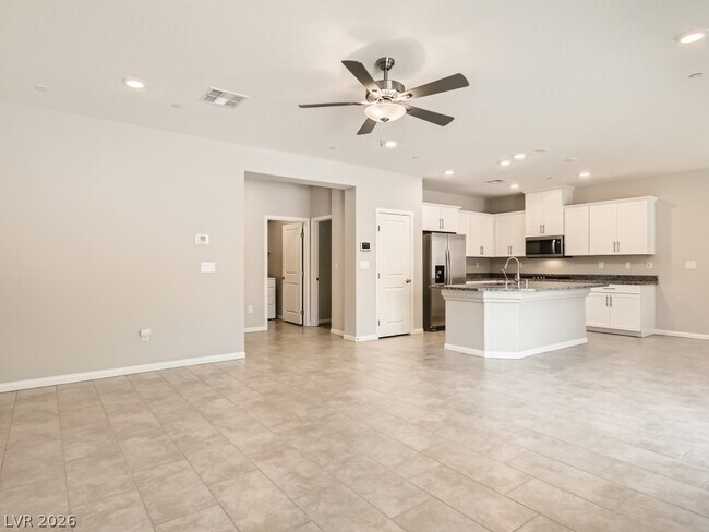 Building Photo - 10748 Wild Poppy Ave