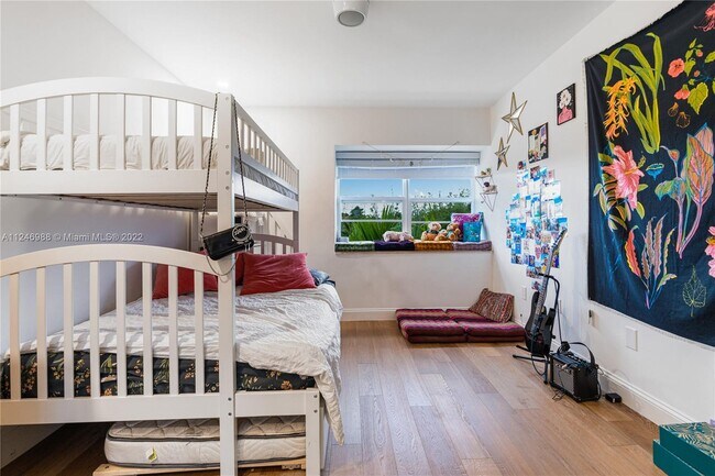 Building Photo - 166 Harbor Dr