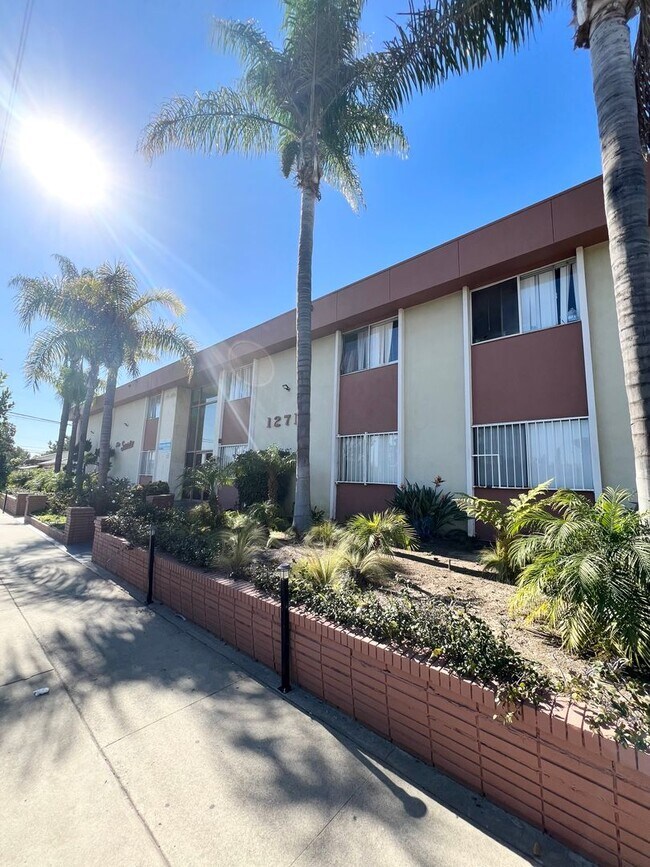 Interior Photo - KORNBLUM 3 (Sunrise Apts)