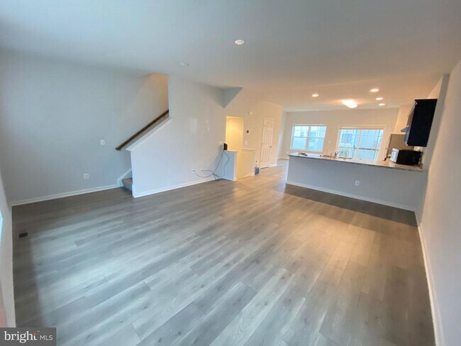 Building Photo - 235 Crofton Ct