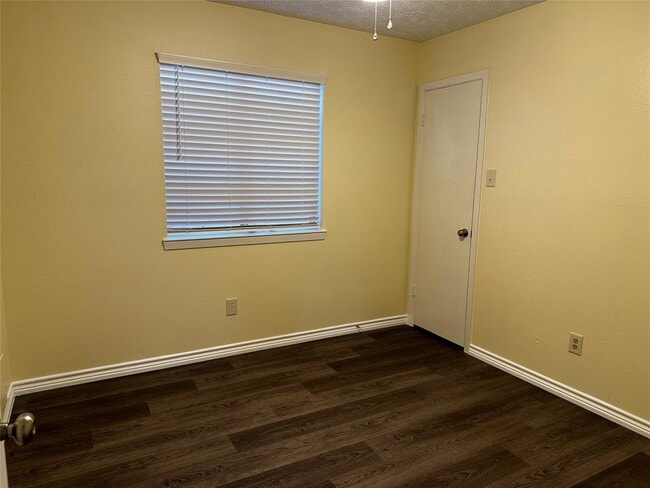 Building Photo - 13206 S Thorntree Dr