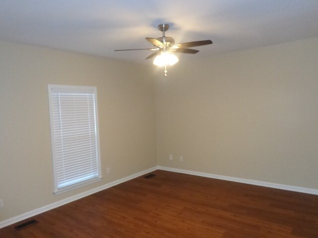 Building Photo - 602 Glenties Dr