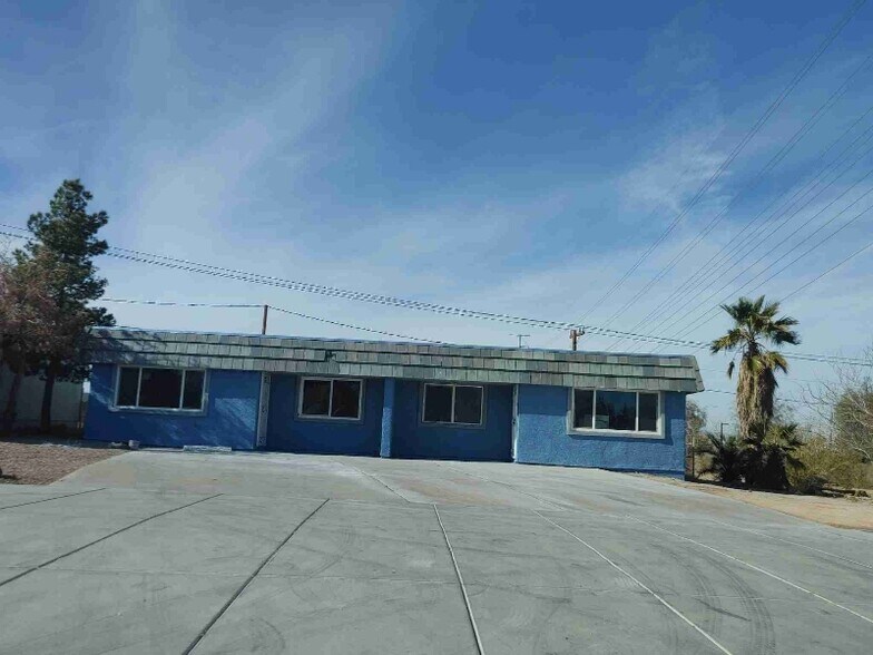 Building Photo - 705 Center St