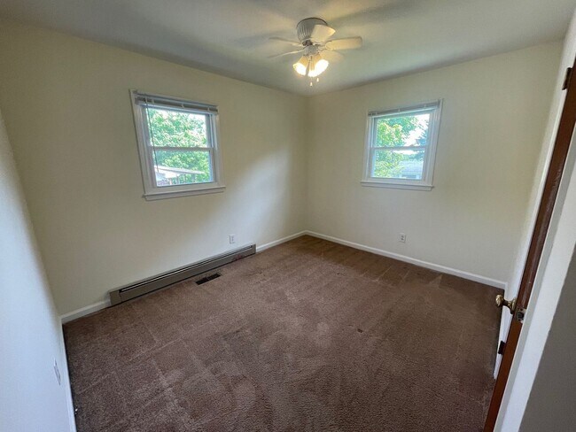 Building Photo - Dublin, 3 BR / 1 BA Available 11/17