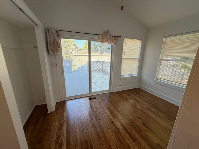 Building Photo - 472 N Larch Ave