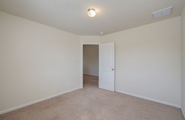 Building Photo - Open Layout & Large Backyard in Houston’s Evergreen Villas – 3 Beds, 2½ Baths