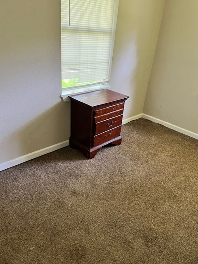 Building Photo - One bedroom - partially furnished