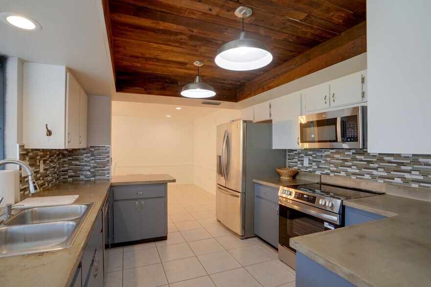 Building Photo - 3399 Espanola Dr