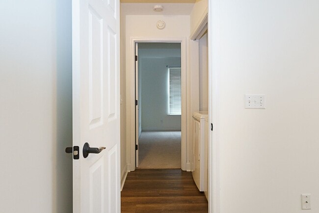 Building Photo - Three Bedroom Home in Hearthstone