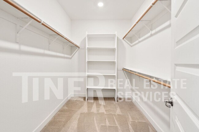 Building Photo - 4944 Covered Wagon Cir