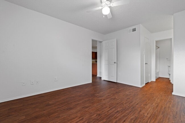 Building Photo - 205 5th St