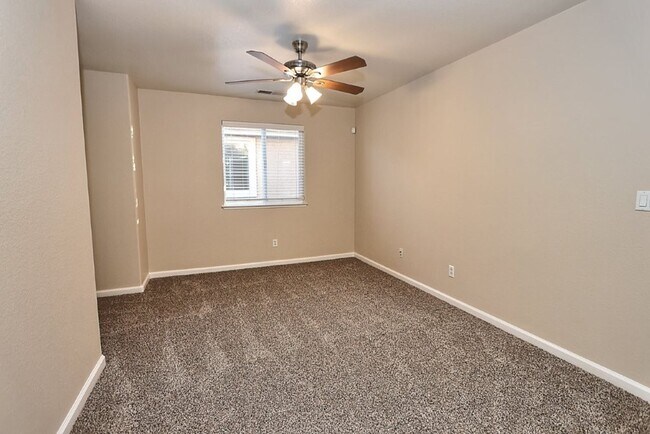 Building Photo - Beautiful 4 Bed 3 full bath Natomas Home!!