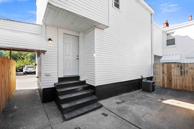 Building Photo - Luxury Rental - Sharpsburg