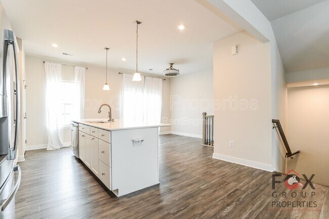 Building Photo - 122 Lanyard Dr