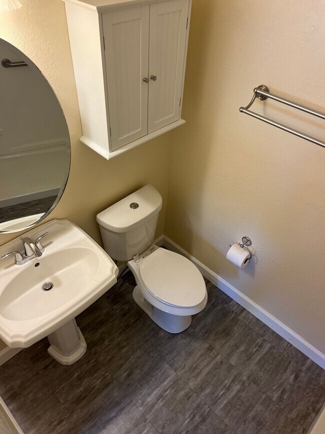 Building Photo - COUUNTRYSIDE CUTIE