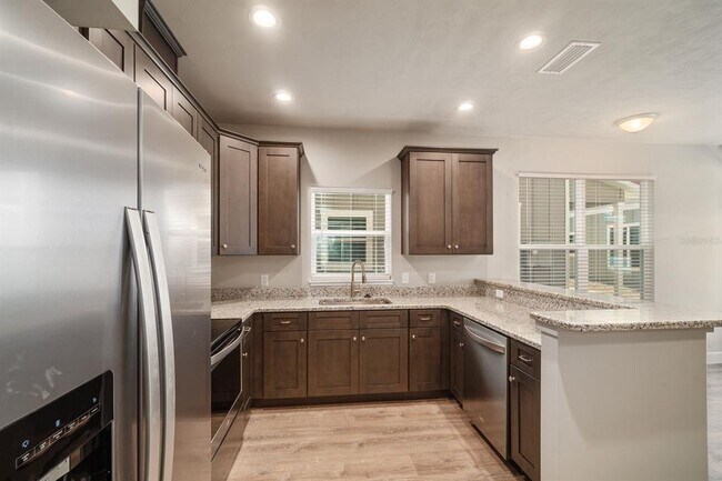 Building Photo - 622 NW 3rd Ave