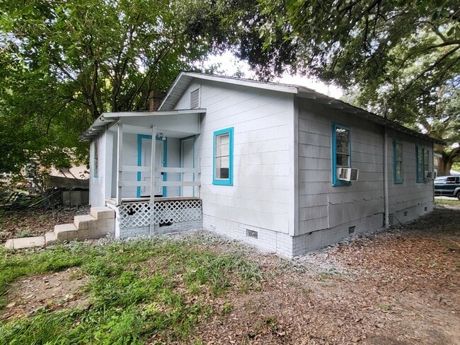 Building Photo - 1008 Carn St