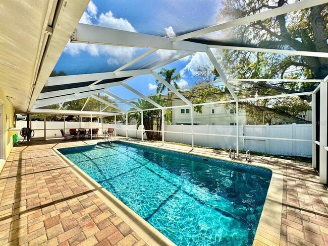 Building Photo - 1145 Stewart Dr