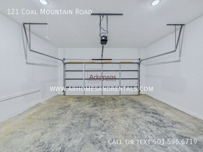Building Photo - 209 Round Mountain Rd