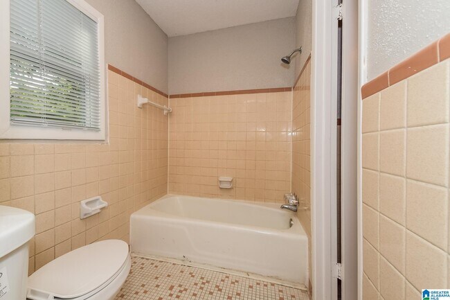 Building Photo - 2421 Etowah St