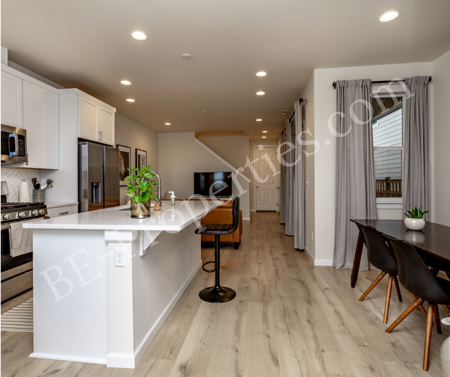 Building Photo - Lovely Tehaleh 3 bedroom