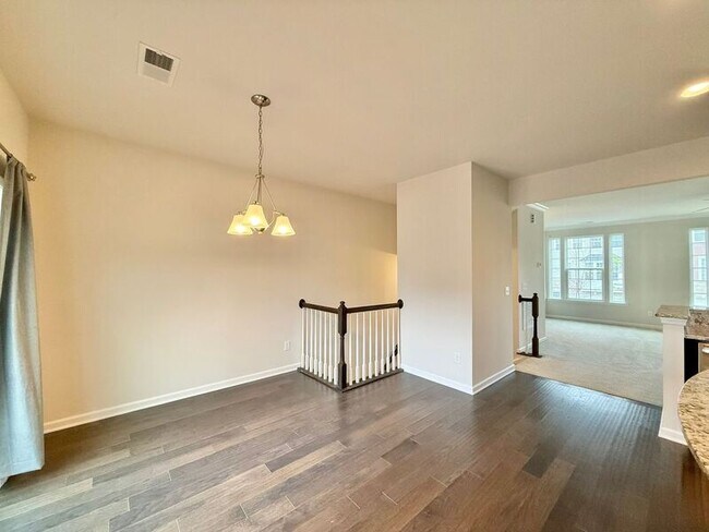 Building Photo - 113 Cross Country Way