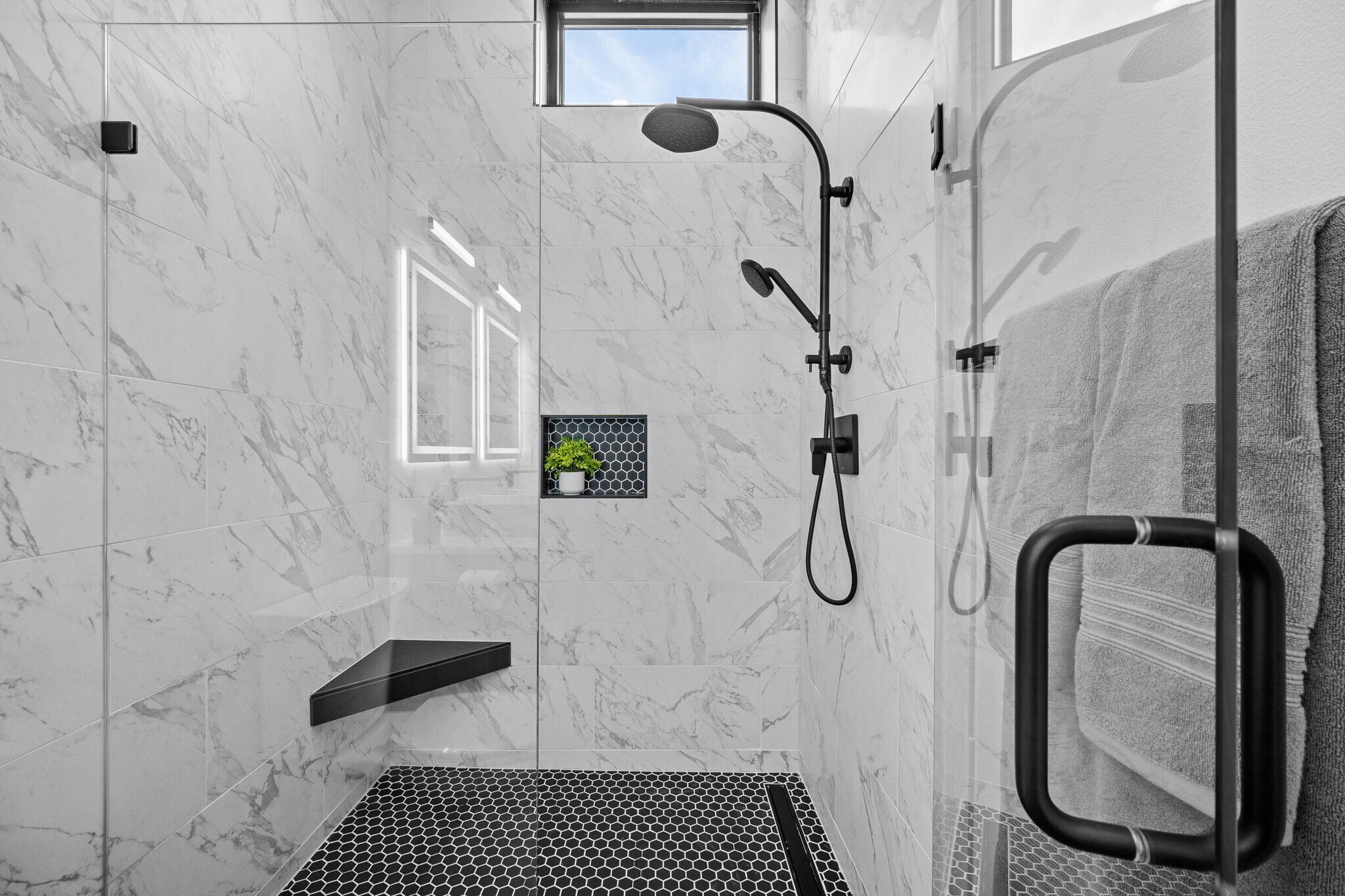 Building Photo - 4844 Ingersoll Ave