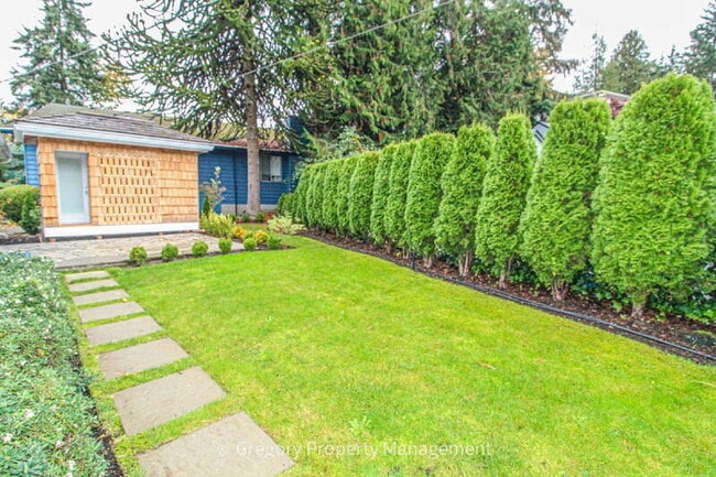 Building Photo - 1202 44th St SE