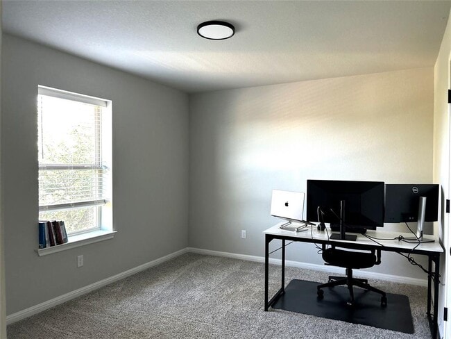 Building Photo - 700 Hays Hill Dr