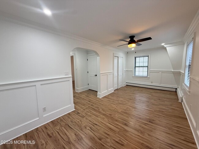 Building Photo - 304 Lareine Ave