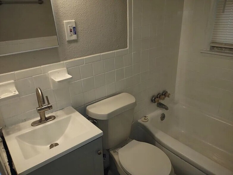 Building Photo - 1273 Bedford Ave