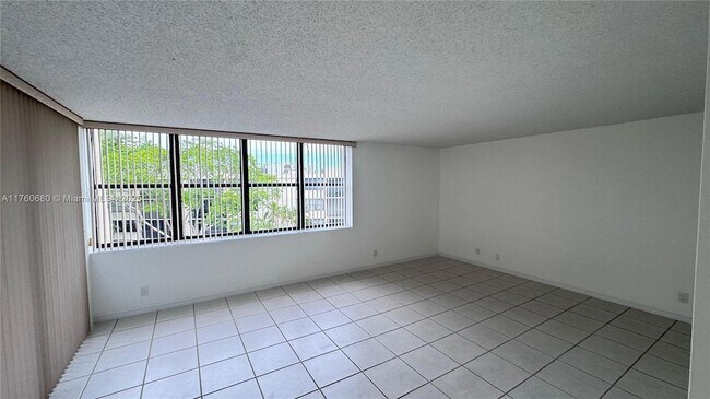 Building Photo - 20401 NE 30th Ave