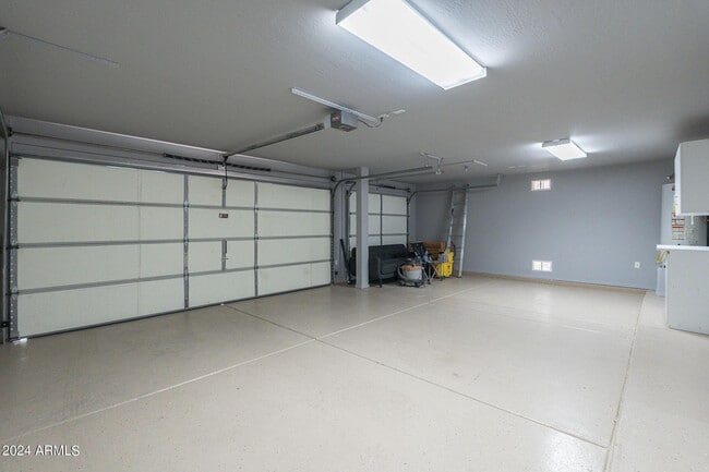 Building Photo - 6326 W El Cortez Pl
