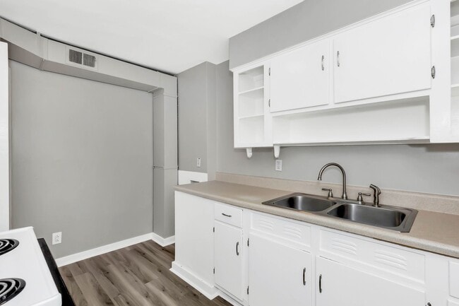 Building Photo - 2BR / 1BA Townhome In Old Town/Five Points!