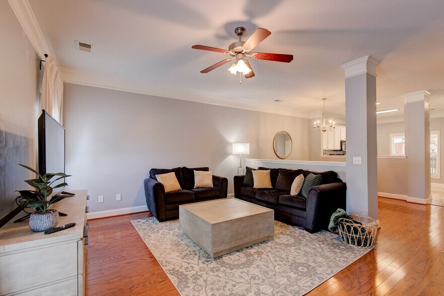 Building Photo - 617 Lake Forest Road