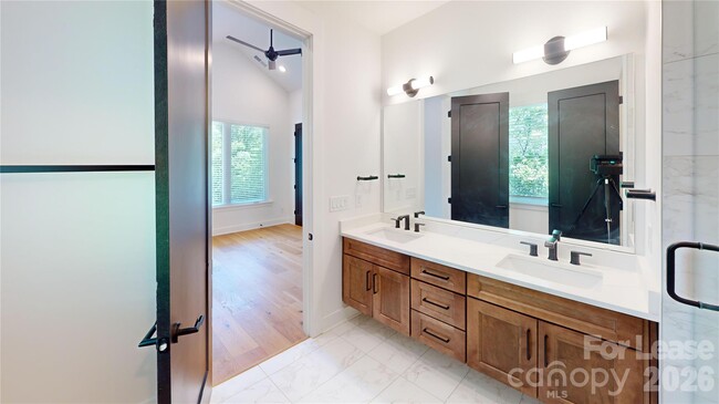 Building Photo - 156 Mattoon St