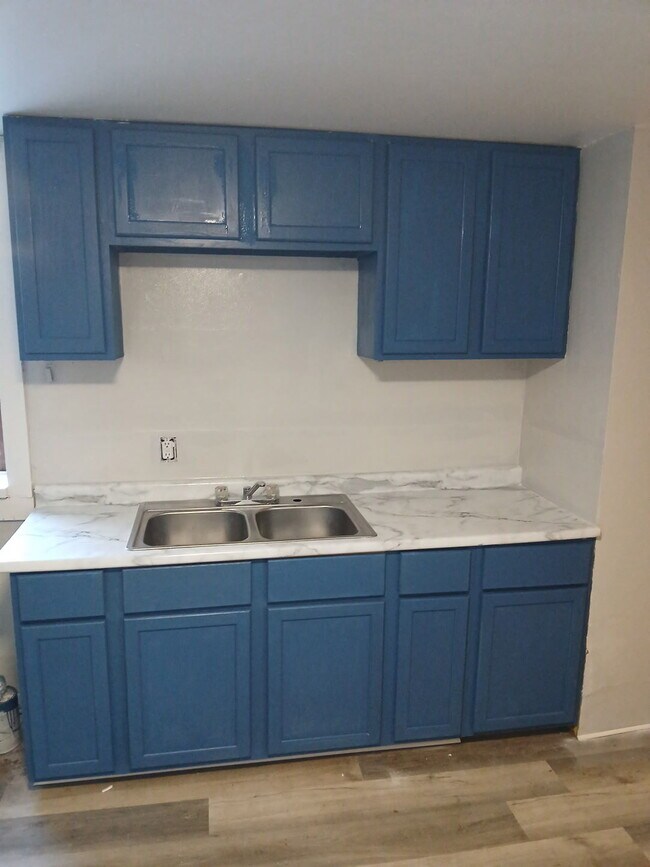 Building Photo - 2434 S 9th Pl