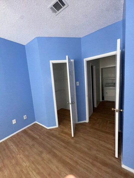 Building Photo - 9504 Kempler Dr