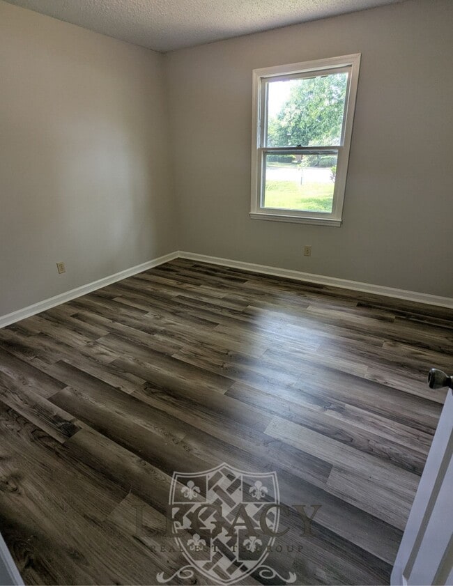 Building Photo - 2436 Thoroughbred Dr