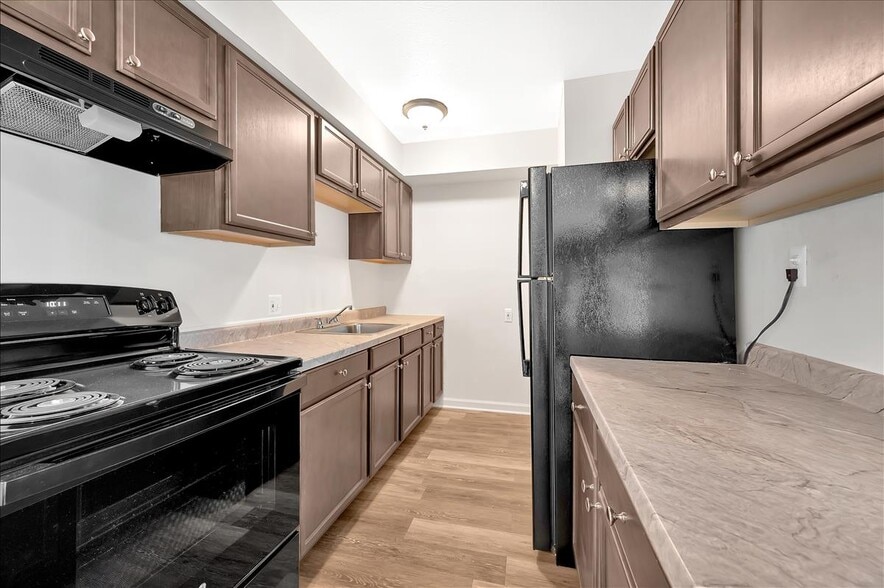 Building Photo - Chateau Manor