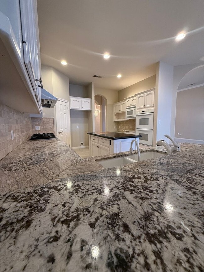 Building Photo - Beautiful 4-Bedroom Home with Office and S...