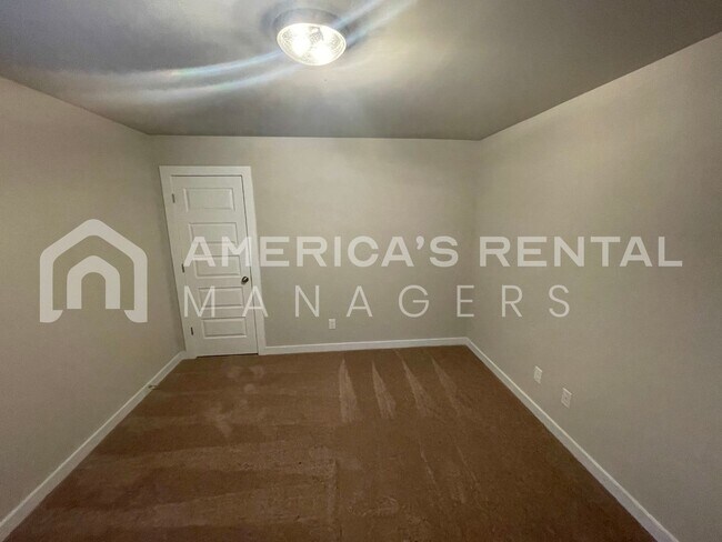 Building Photo - Home for Rent in Weaver, AL!!! Available to View Now!!! Sign a 13-month lease by 5/31/2026 and re...