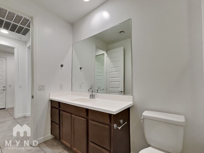 Building Photo - 17027 W Echo Ln