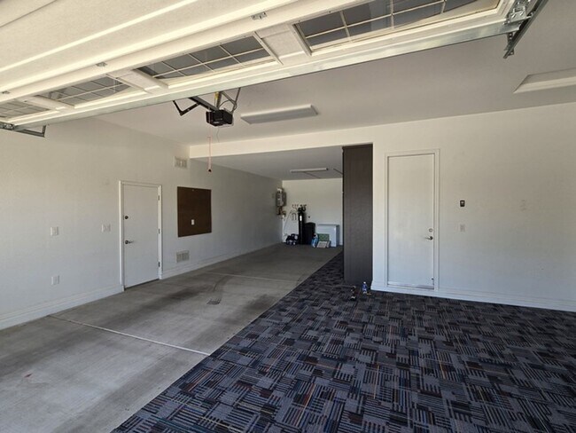 Building Photo - 35532 N Sunset Trail