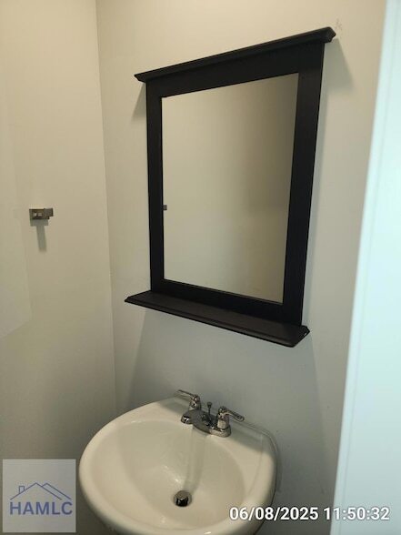 Building Photo - 214 Coneflower Rd