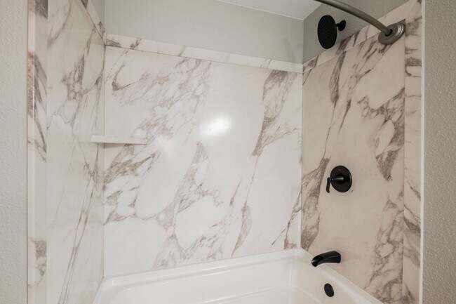 Building Photo - Fully Remodeled 3-Bedroom Townhome