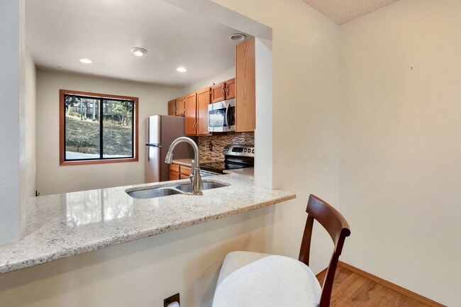 Building Photo - Beautiful Unit on Greenway for rent!